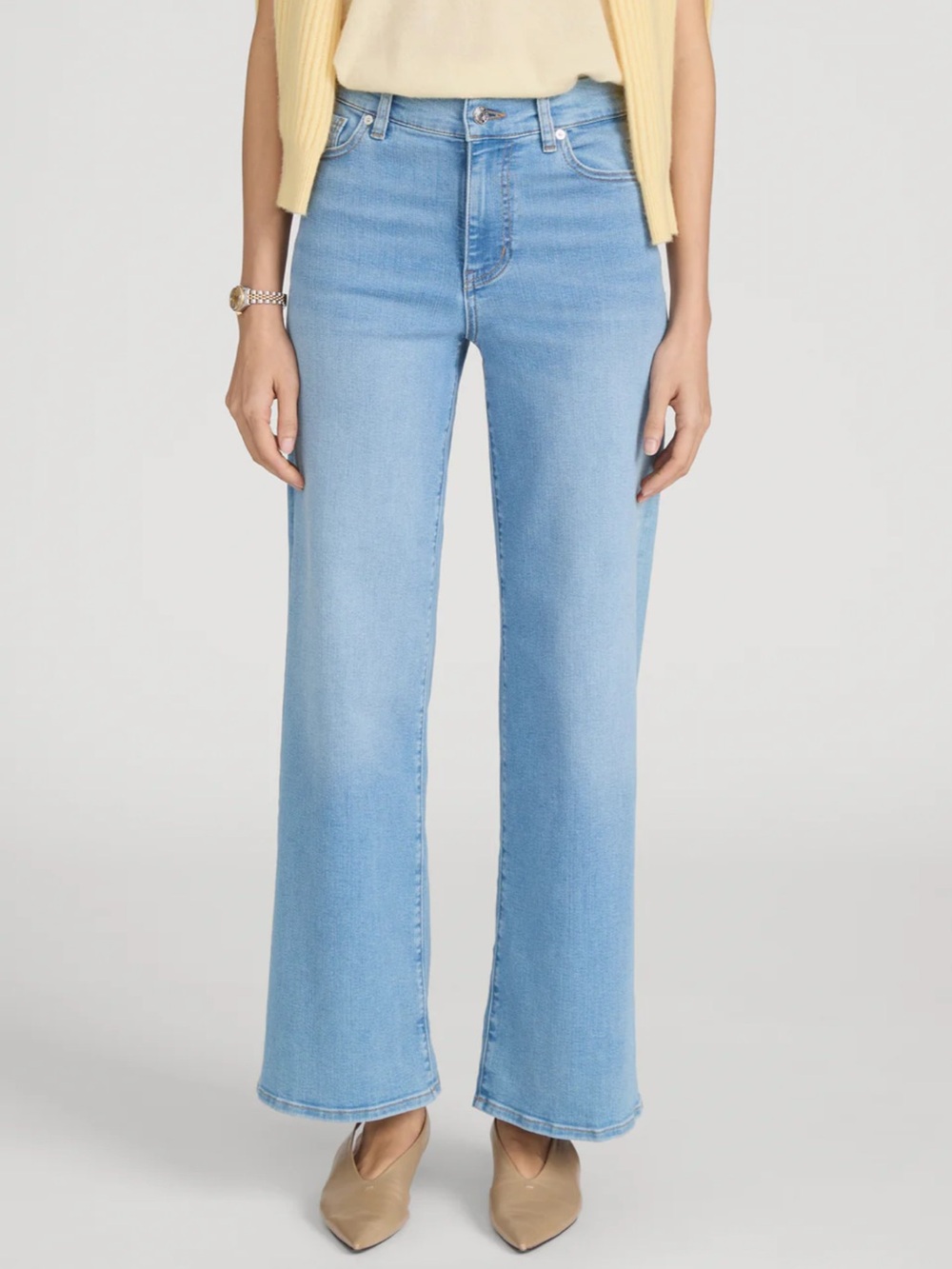 Frame Denim High-Rise Wide Leg Jeans in Light Blue Wash - Picture 3 of 10